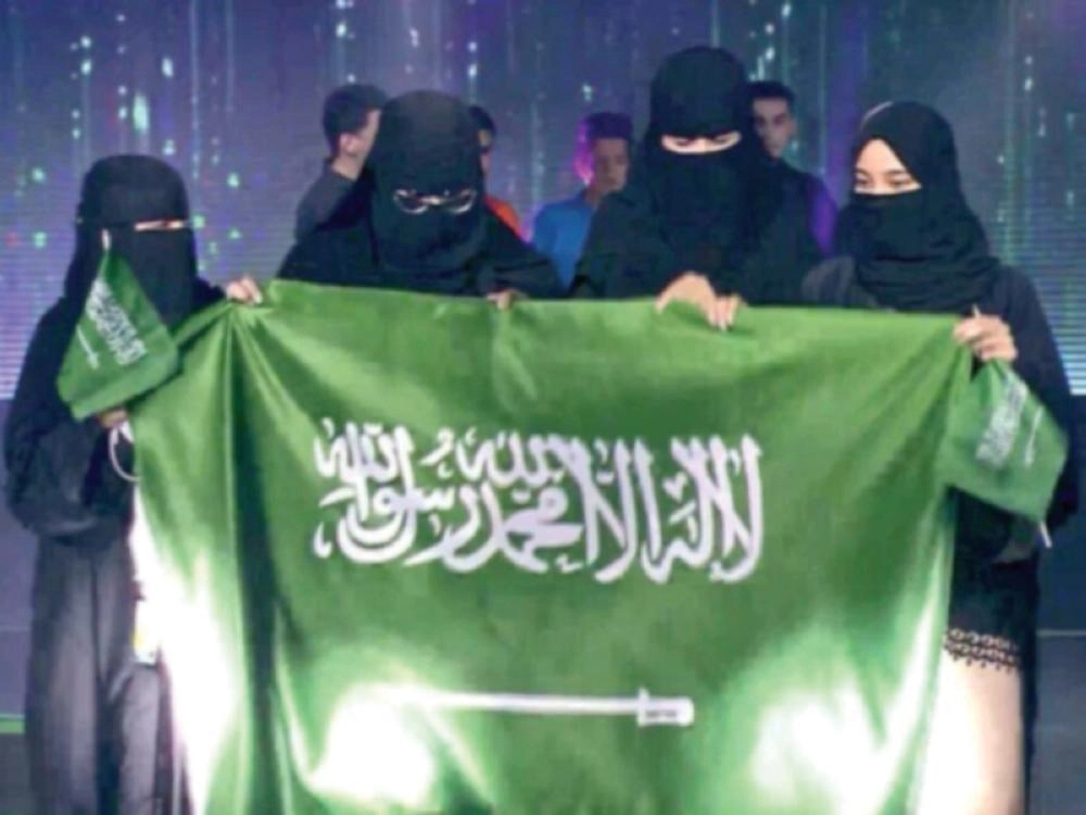 جماعية للفائزات بالمركز الأول (مكة)