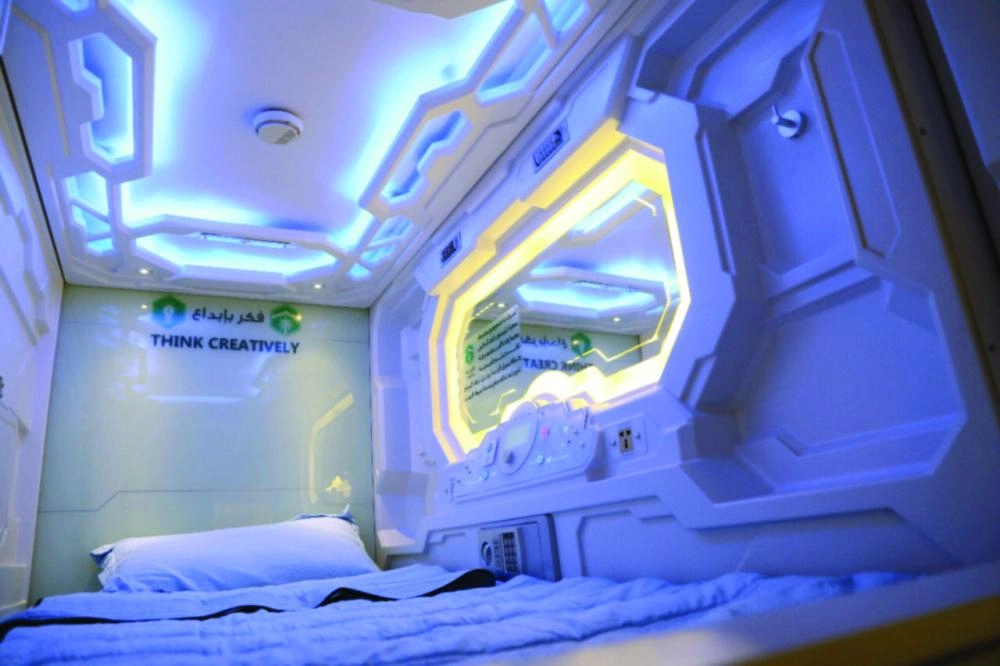 






إحدى الكبسولات من الداخل                                 (مكة)