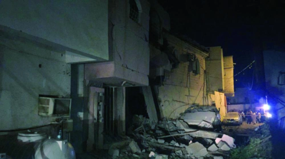 






حجم الدمار الذي خلفته شظايا الصاروخ                                                                                                             (واس)