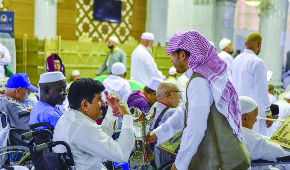 






تبخير أحد المصلين بالحرم المكي                               (واس)