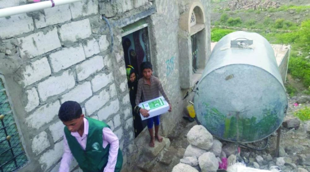 






مساعدات المركز لدى وصولها لعائلة مستفيدة             (واس)