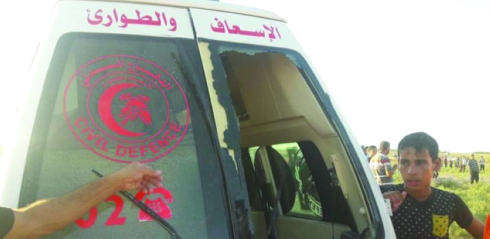 سيارة إسعاف متضررة من الاستهداف الإسرائيلي  (تويتر)