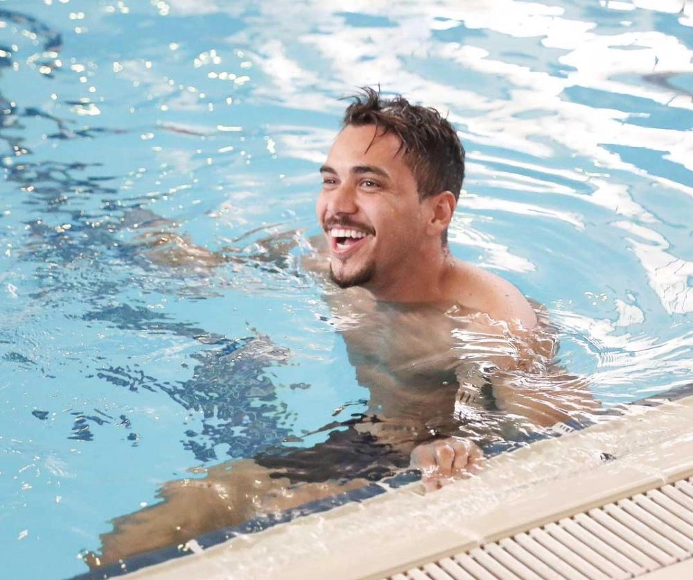 






إدواردو داخل المسبح أمس                         (إعلامي الهلال)