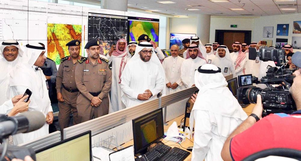 






خليل الثقفي خلال تدشينه مركز التنبؤات                                    (مكة) 