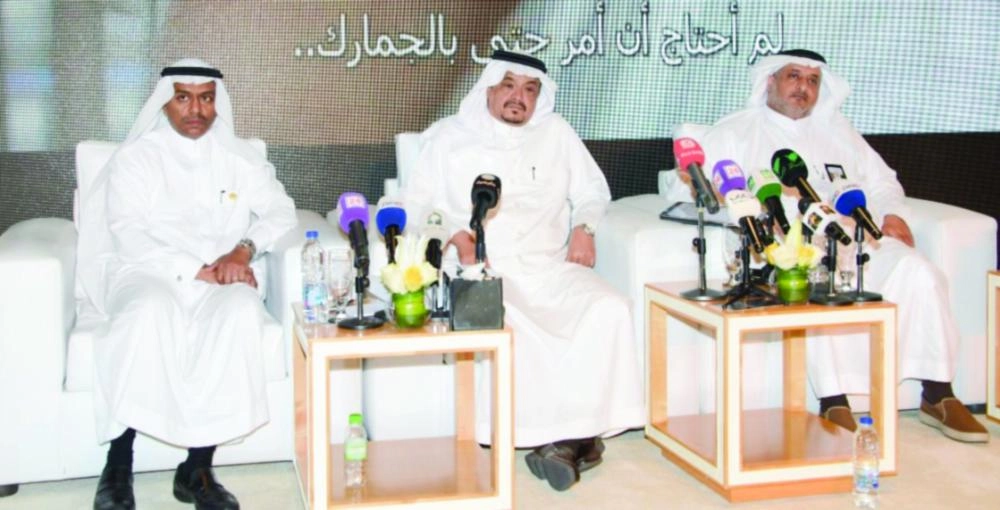 محمد بنتن متحدثا خلال اللقاء أمس (أنس الحارثي)