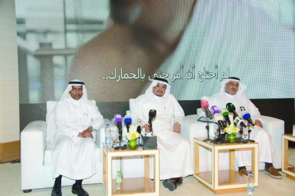 






محمد بنتن متحدثا خلال اللقاء أمس                                                 (أنس الحارثي) 