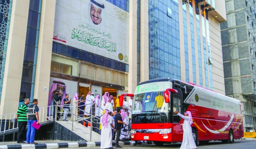 لحظة وصول الحجاج ضيوف خادم الحرمين إلى العاصمة المقدسة                    (مكة)