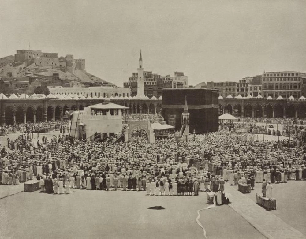 منظر للمسجد الحرام أثناء أداء صلاة الجمعة