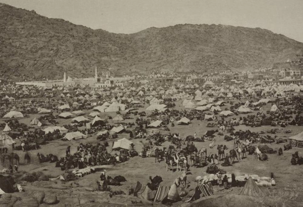 الجزء الغربي من وادي منى الممتد من الغرب إلى الشرق
أثناء موسم الحج