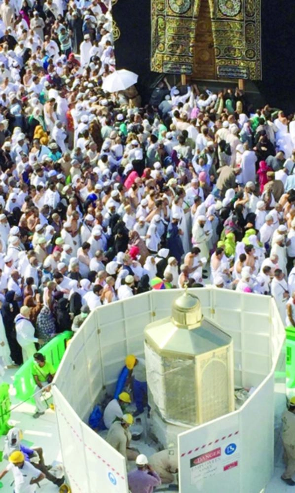 

تجديد رخام المقام