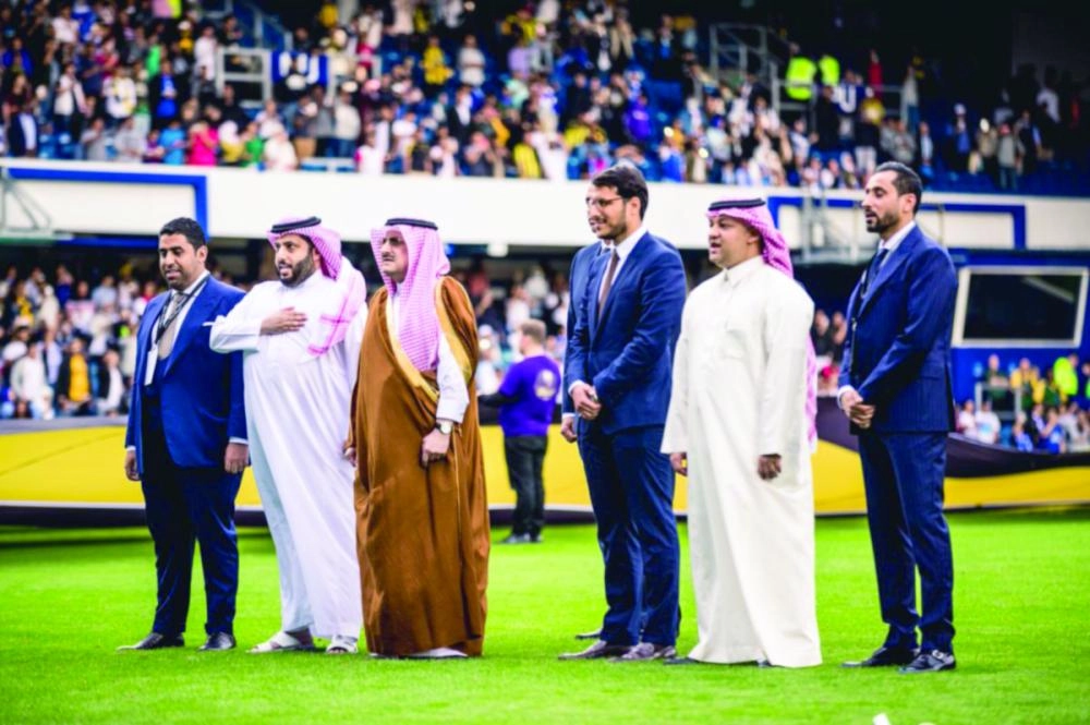 






عادل عزت في ظهوره الأخير كرئيس لاتحاد القدم                                                                                 (الاتحاد السعودي)