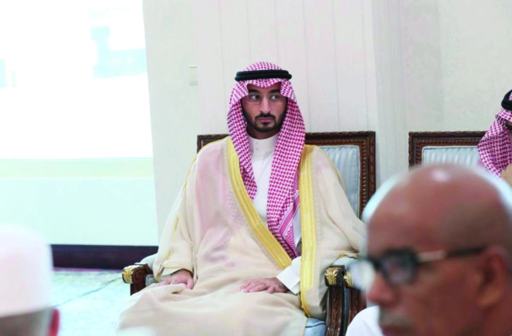 عبدالله بن بندر خلال المؤتمر