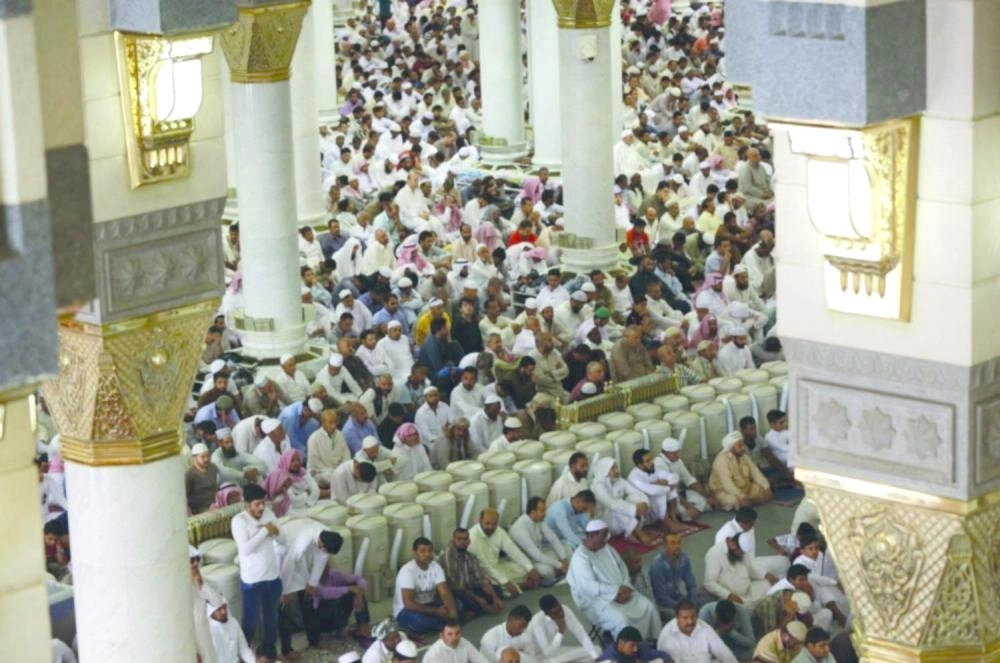 حجاج أدوا صلاة الجمعة في المسجد النبوي (واس)