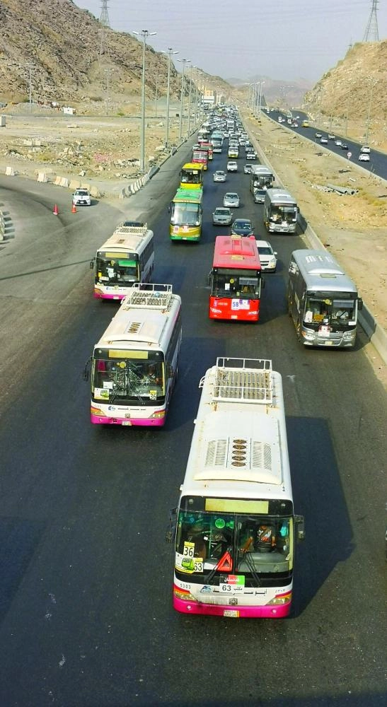 حافلات تقل ضيوف الرحمن بعد أداء الحج (أنس الحارثي)