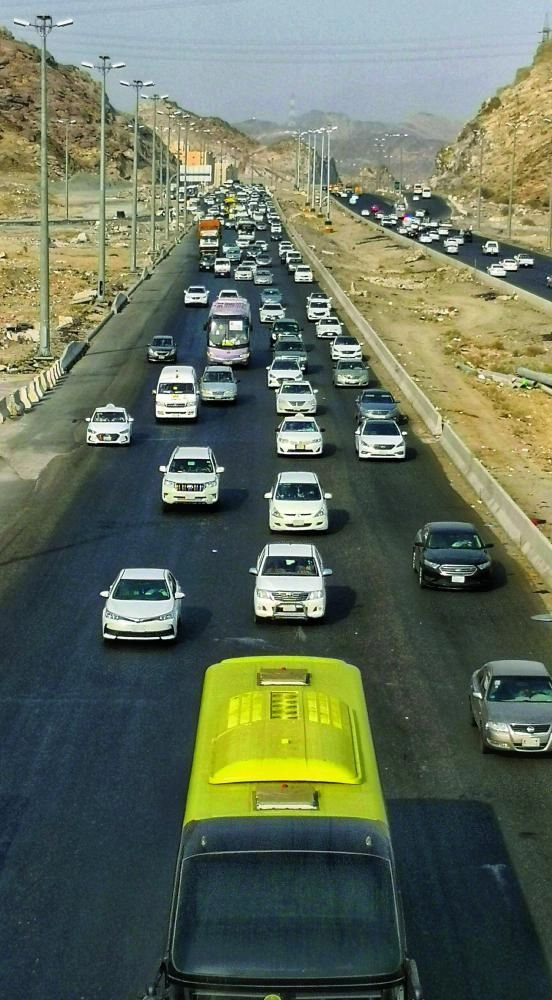 حافلات تقل ضيوف الرحمن بعد أداء الحج (أنس الحارثي)