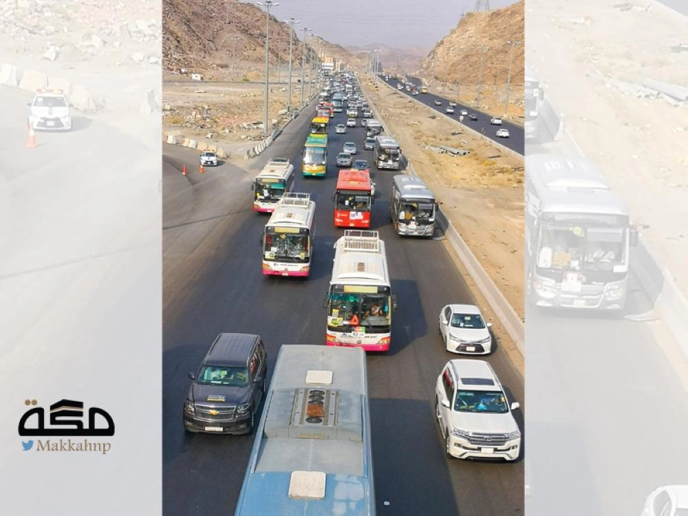 حافلات تقل ضيوف الرحمن بعد أداء الحج (أنس الحارثي)