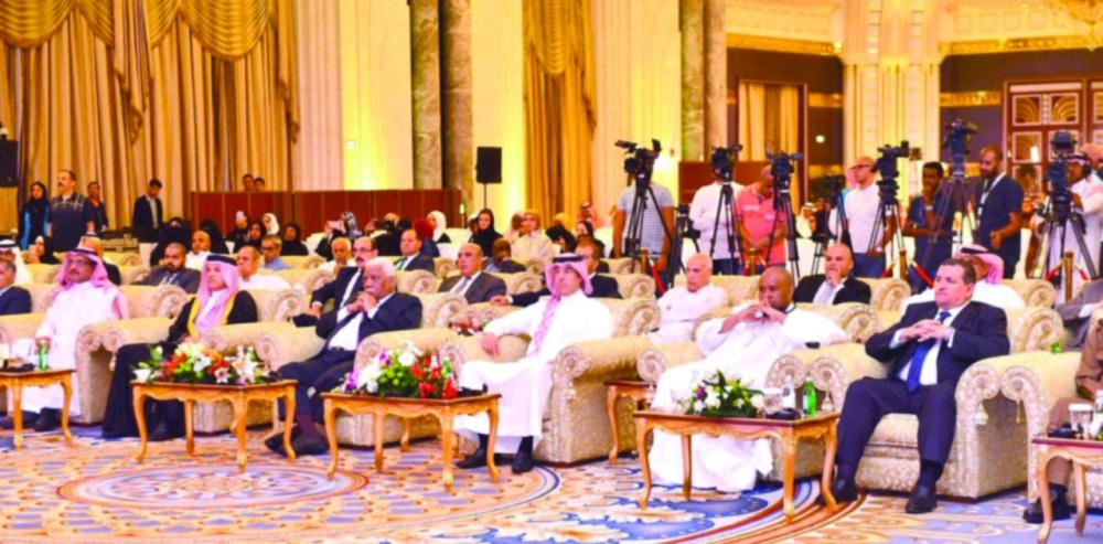 






عواد العواد خلال رعايته الحفل الختامي لموسم الحج بحضور ضيوف وزارة الإعلام             (واس)