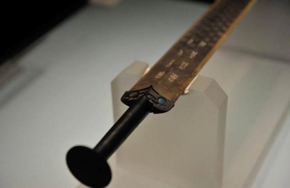 السيف (Ancient Origins)