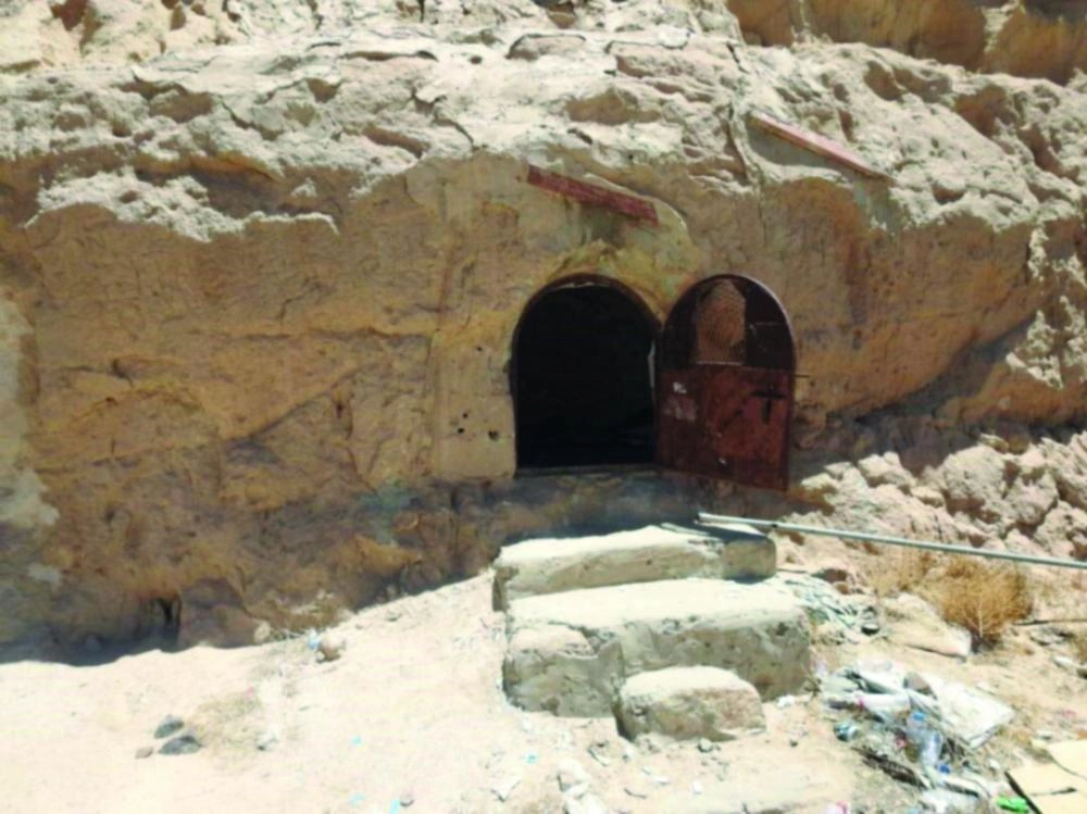 






صورة متداولة لآخر كهف تحصن به عبدالملك الحوثي   (تويتر)