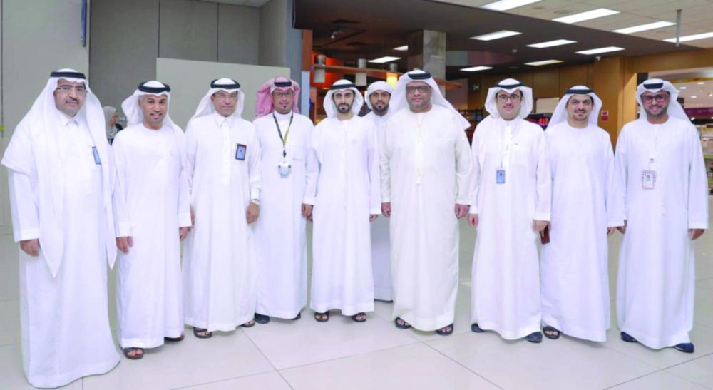 عدد من الحجاج الإماراتيين خلال مغادرتهم (واس) 