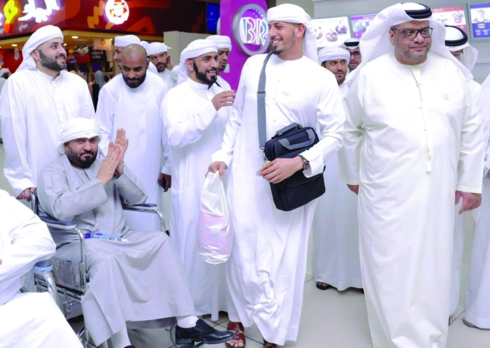 عدد من الحجاج الإماراتيين خلال مغادرتهم (واس) 