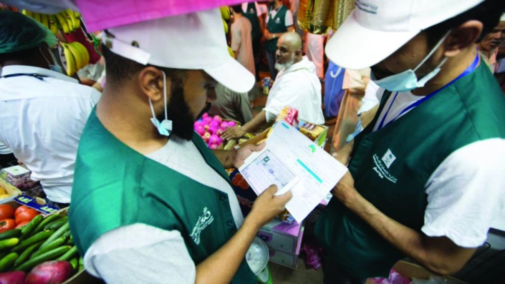 






فرق التجارة خلال جولة رقابية               (مكة)