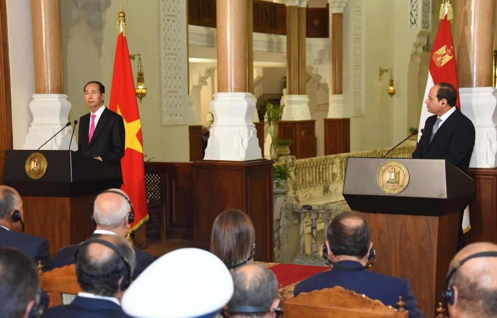 






عبدالفتاح السيسي خلال لقائه نظيره الفيتنامي تران داي كوانج   (د ب أ)