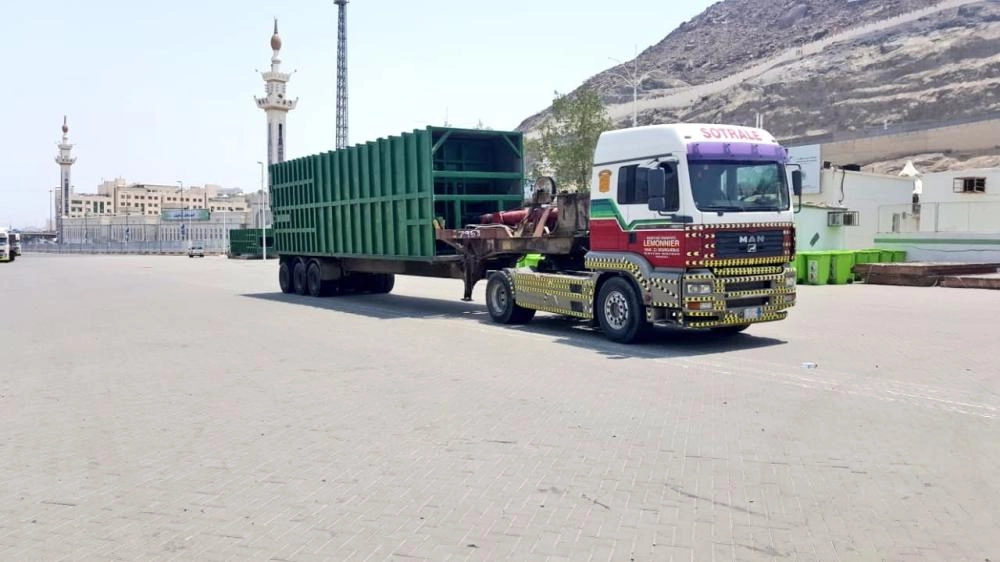 






عملية نقل الصناديق الضاغطة                                                                (مكة)