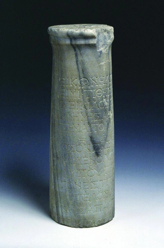 






اللوح الذي يحمل الكلمات