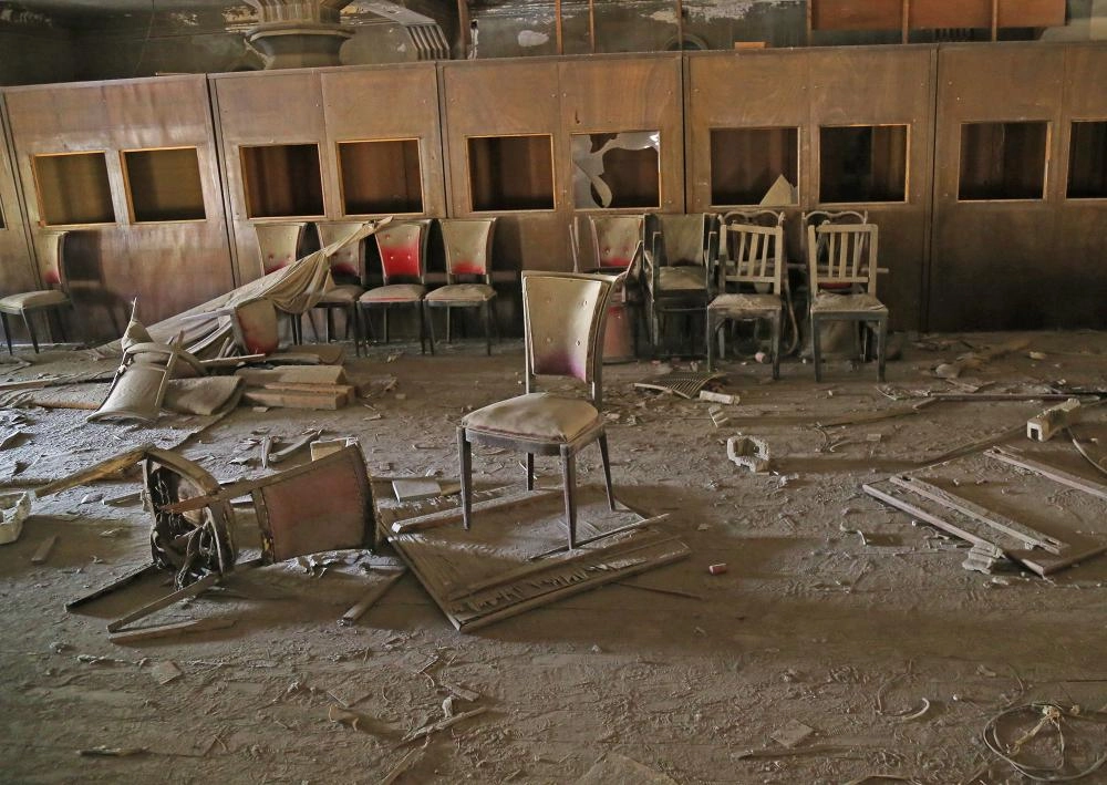 

منصة مسرح القصر