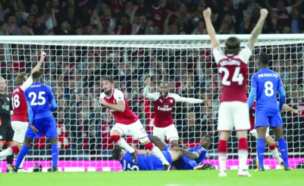 






فرحة لاعبي أرسنال بأحد الأهداف                                                     (مكة)