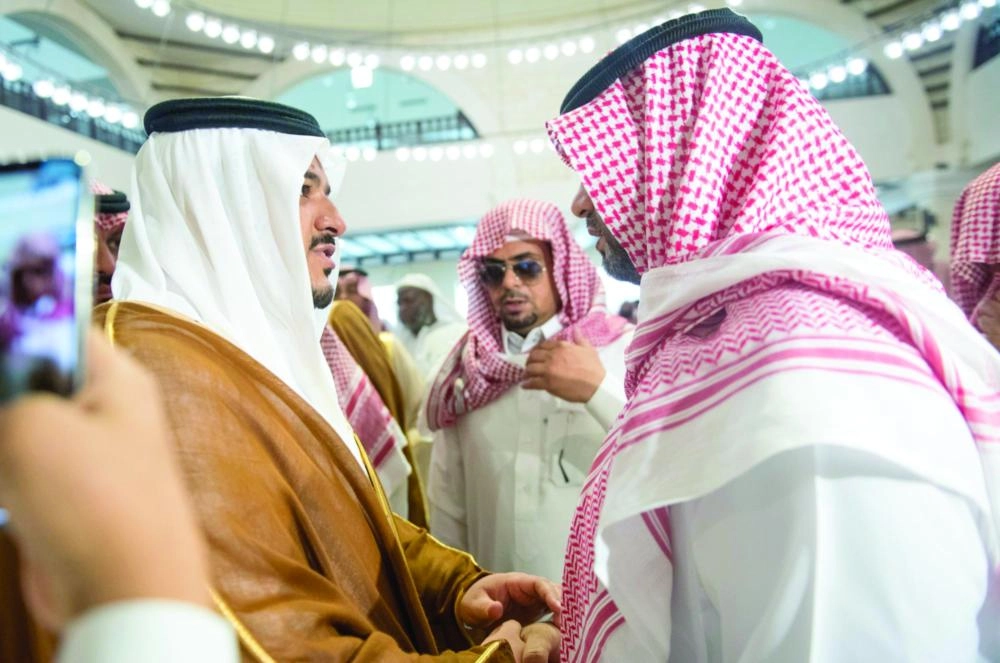 محمد بن عبدالرحمن يواسي ذوي الشهيد                                                  (واس)          