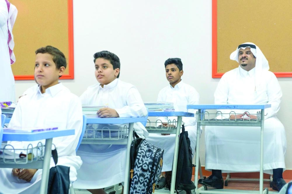 محمد بن عبدالرحمن داخل أحد فصول مدارس الرياض (واس)