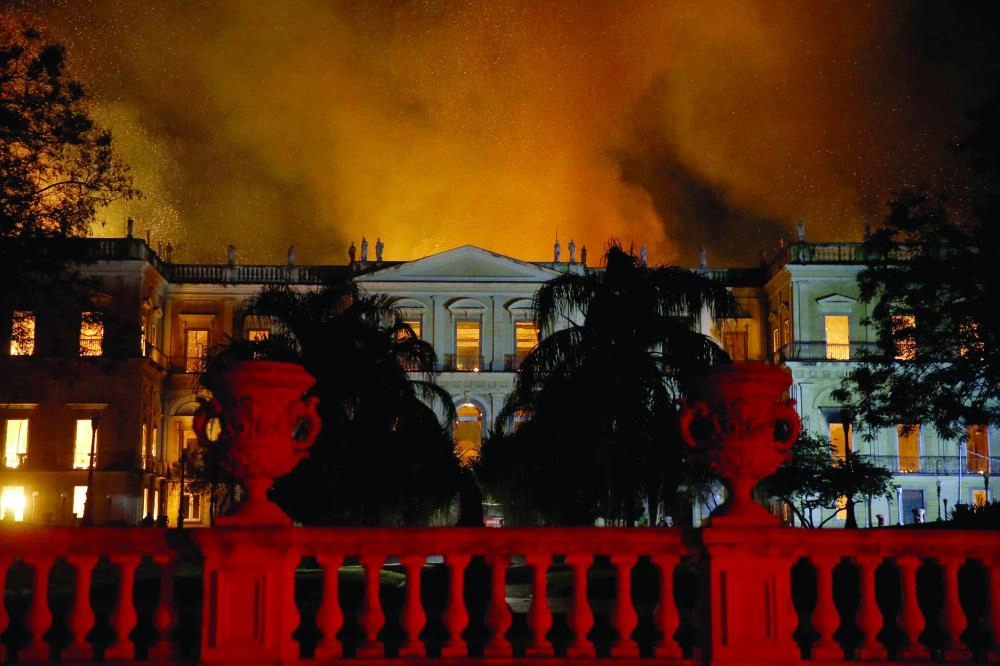 






النيران تلتهم المتحف الوطني                          (د ب أ) 