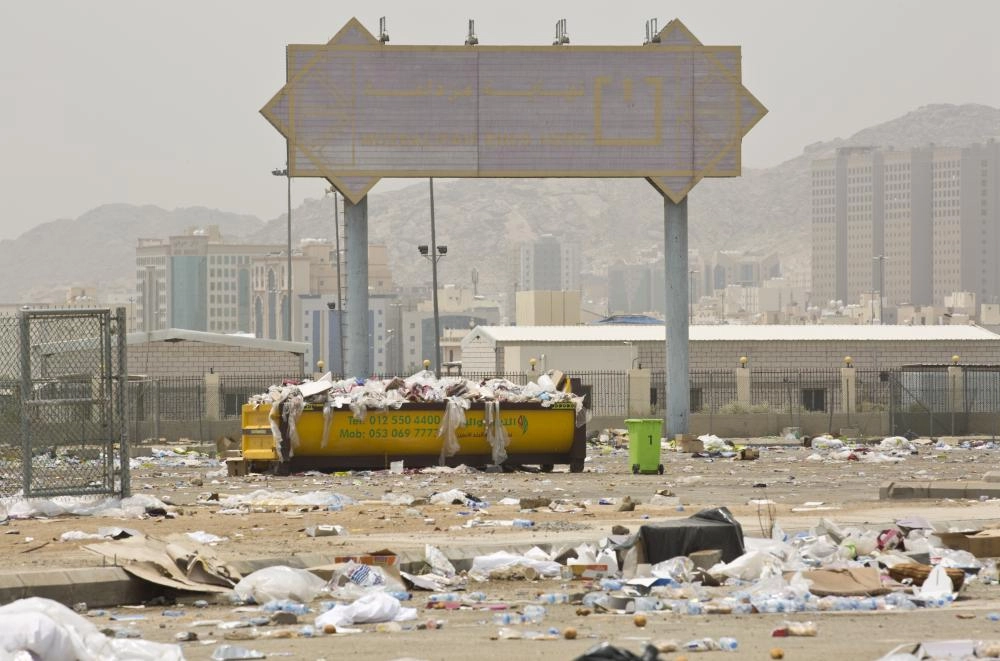 جانب من مخالفات النظافة بمشعر مزدلفة (أنس الحارثي)
