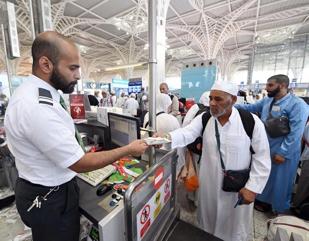 






 حجاج خلال مغادرتهم المدينة المنورة                                          (واس) 