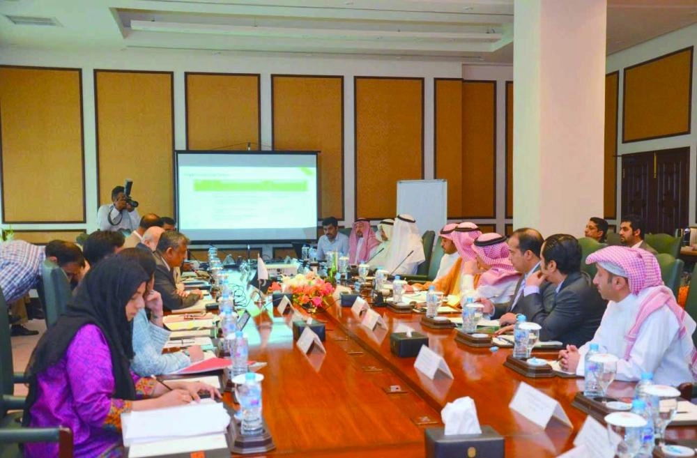 






اجتماع فريق التجارة والاستثمار               (واس)