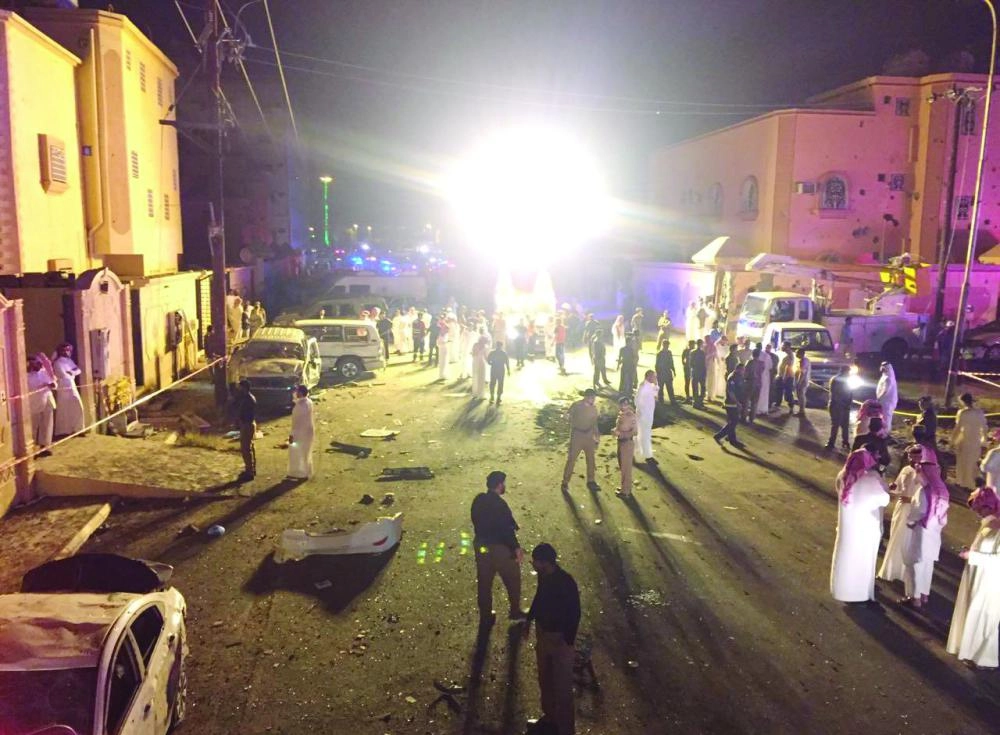 






آثار شظايا الصاروخ الباليستي.. والدفاع المدني يتفقد المصابين في المستشفى                                                                                  (واس)