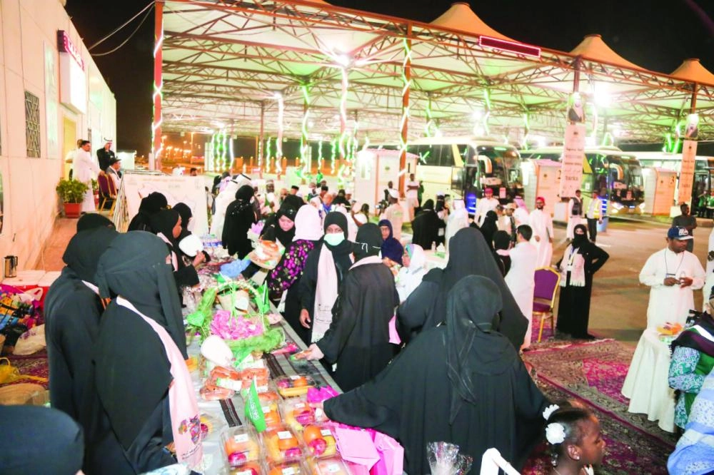 






من حفل توديع الحجاج                                                                  (مكة)