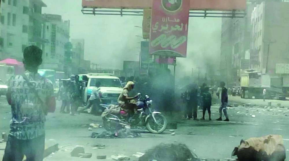 






 من احتجاجات اليمنيين ضد الحوثي                                (تويتر)