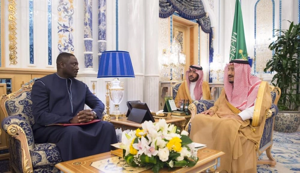 الملك سلمان لدى استقباله مامادو تانقارا في قصر السلام بجدة (واس)