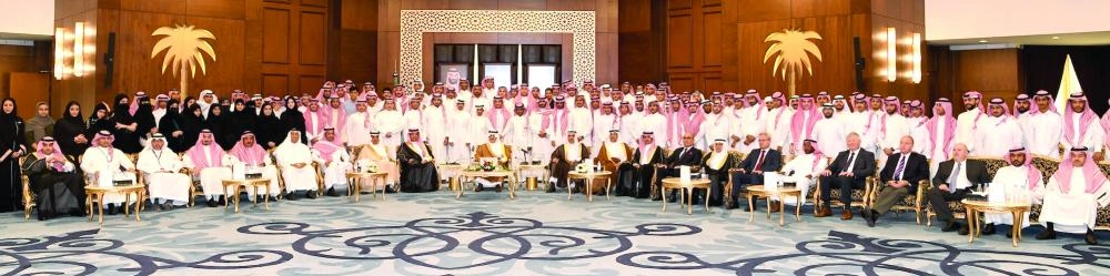 






سعود بن نايف وعبدالحكيم التميمي يتوسطان الحضور خلال التدشين                                 (مكة)