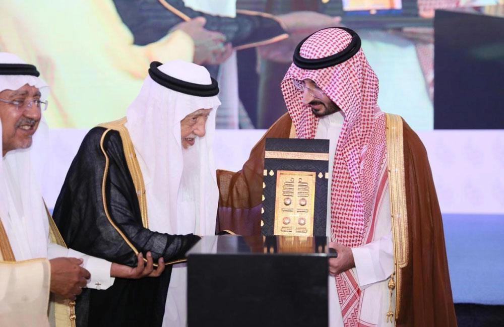 عبد الله بن بندر خلال تكريم الفائزين                                                       (واس)