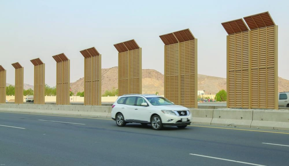 سواتر على الدائري الثالث                   (ياسر بخش)