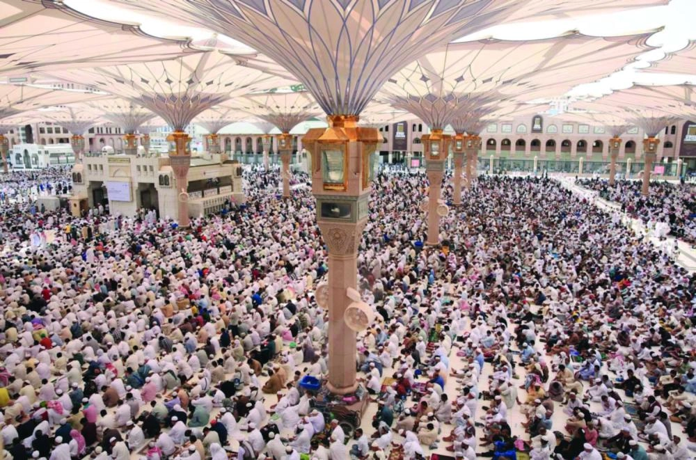 






من صلاة الجمعة في الحرم النبوي        (واس)