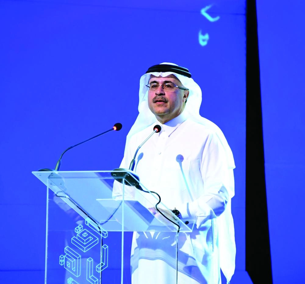 أمين الناصر خلال إلقاء كلمته