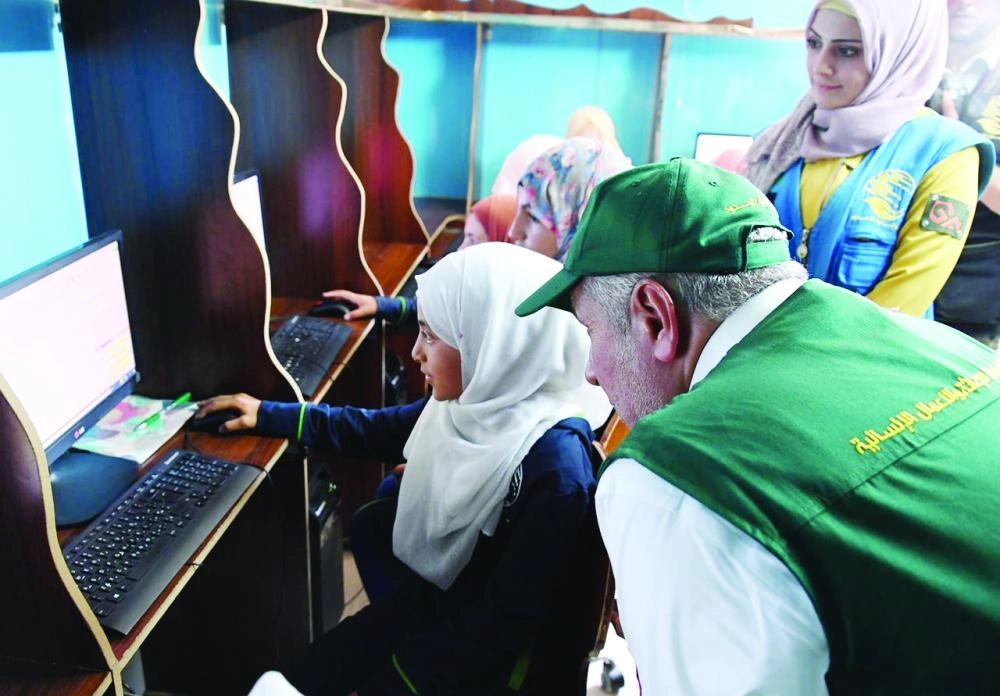 عبدالله الربيعة داخل أحد الفصول التعليمية في مخيم الزعتري (واس) 