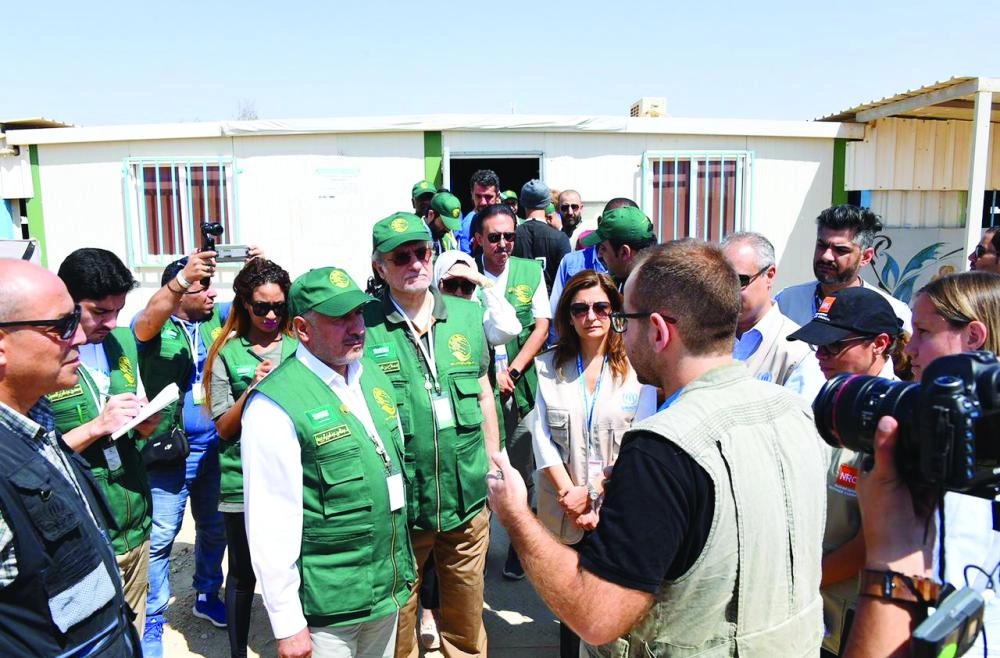 






عبدالله الربيعة خلال تفقده مخيم الزعتري للاجئين السوريين بالأردن                                                                                               (واس) 