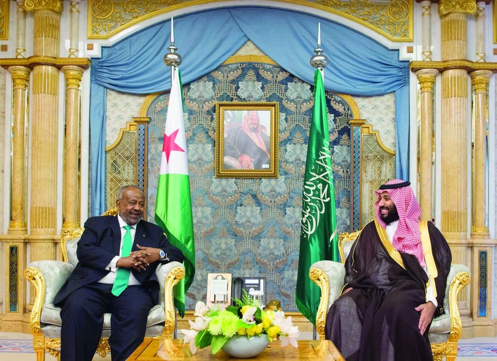 






الأمير محمد بن سلمان خلال لقائه إسماعيل عمر جيله                      (واس)