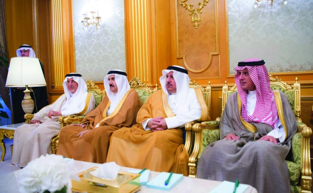  خالد الفيصل ومنصور بن متعب وخالد العيسى وعادل الجبير خلال اللقاء